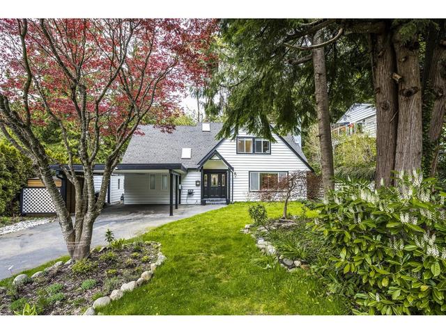992 Canyon Boulevard, House detached with 4 bedrooms, 2 bathrooms and null parking in North Vancouver BC | Card Image