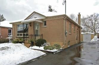 8 Treeview Dr, House detached with 2 bedrooms, 2 bathrooms and 4 parking in Toronto ON | Image 2