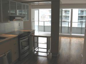 833 - 111 Elizabeth St, Condo with 2 bedrooms, 2 bathrooms and 1 parking in Toronto ON | Image 3