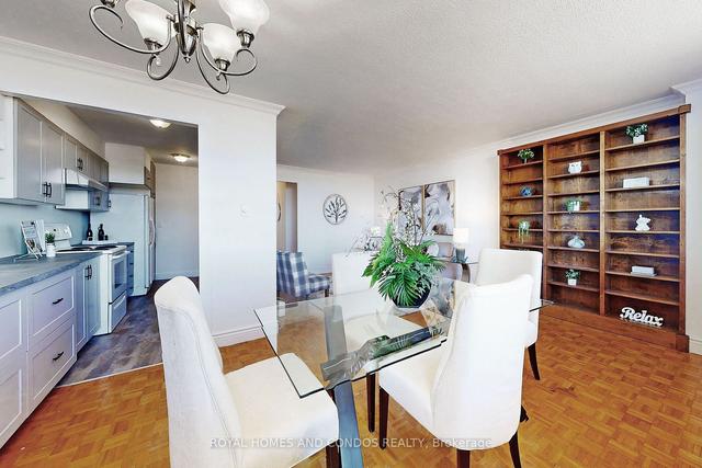 1206 - 130 Neptune Dr, Condo with 2 bedrooms, 2 bathrooms and 1 parking in Toronto ON | Image 5