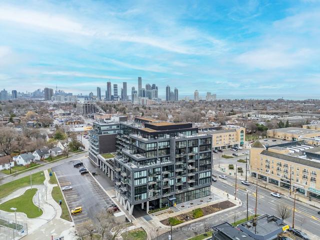 214 - 7 Smith Cres, Condo with 2 bedrooms, 1 bathrooms and 1 parking in Toronto ON | Image 1