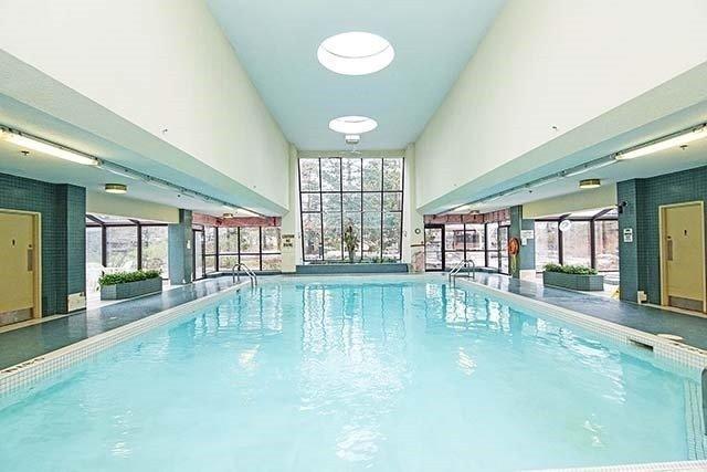 1004 - 24 Hanover Rd, Condo with 2 bedrooms, 2 bathrooms and 1 parking in Brampton ON | Image 4