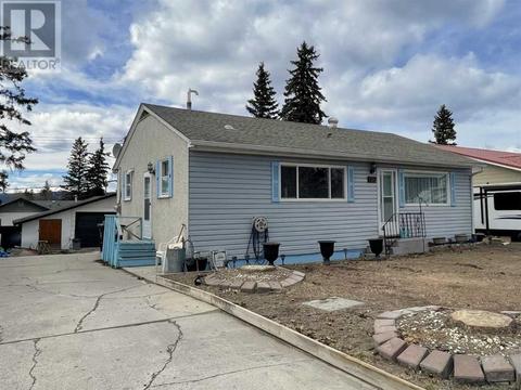 113 Chetamon Street, House detached with 2 bedrooms, 1 bathrooms and 4 parking in Hinton AB | Card Image