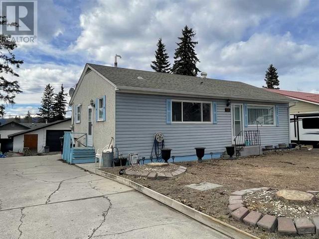 113 Chetamon Street, House detached with 2 bedrooms, 1 bathrooms and 4 parking in Hinton AB | Image 1