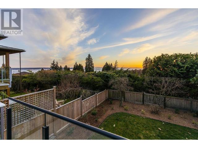 1045 Braeside Street, House detached with 4 bedrooms, 4 bathrooms and 4 parking in West Vancouver BC | Image 18