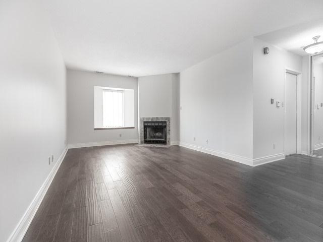 Upper - 388 Parliament St, House detached with 2 bedrooms, 2 bathrooms and 1 parking in Toronto ON | Image 4