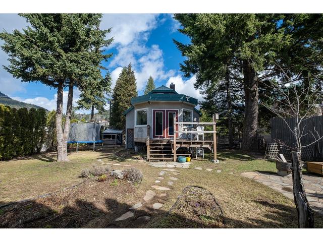 2111 Second Avenue, House detached with 3 bedrooms, 2 bathrooms and null parking in Rossland BC | Image 30