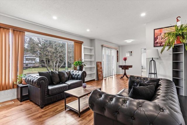 34367 Laburnum Avenue, House detached with 4 bedrooms, 2 bathrooms and 6 parking in Abbotsford BC | Image 3