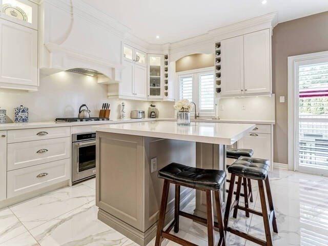 30 Belleville Dr, House detached with 4 bedrooms, 4 bathrooms and 6 parking in Brampton ON | Image 3