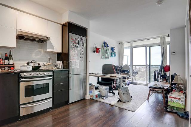 1315 - 160 Flemington Rd, Condo with 1 bedrooms, 1 bathrooms and 1 parking in Toronto ON | Image 3