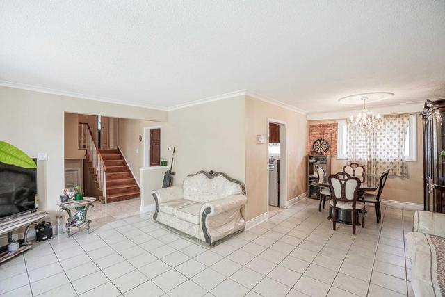 2 Ollerton Dr, House detached with 4 bedrooms, 2 bathrooms and 6 parking in Toronto ON | Image 14