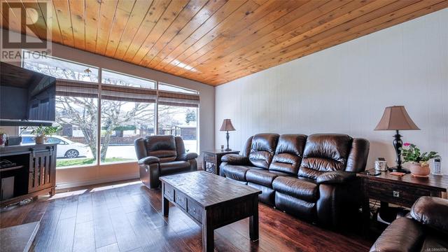 3915 Montrose St, House detached with 4 bedrooms, 2 bathrooms and 2 parking in Port Alberni BC | Image 5