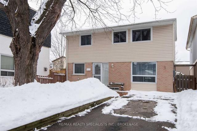 23 Homer Sq, House detached with 3 bedrooms, 1 bathrooms and 2 parking in Brampton ON | Image 1