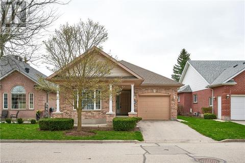 25 Cherry Blossom Circle, House detached with 2 bedrooms, 2 bathrooms and 2 parking in Guelph ON | Card Image