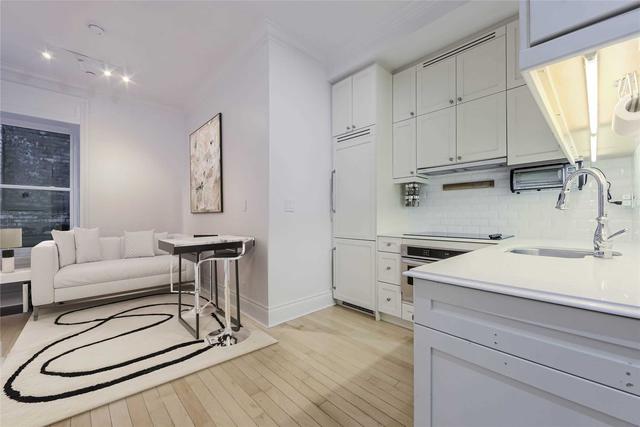 316 - 22 Leader Lane, Condo with 1 bedrooms, 1 bathrooms and 0 parking in Toronto ON | Card Image