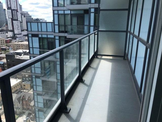 2009 - 210 Simcoe St, Condo with 1 bedrooms, 1 bathrooms and 1 parking in Toronto ON | Image 9