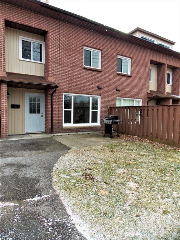 l - 4 Pearl Street, Townhouse with 2 bedrooms, 1 bathrooms and 1 parking in Smiths Falls ON | Image 1