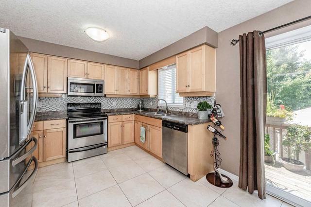 190 Severn Dr, House attached with 3 bedrooms, 4 bathrooms and 3 parking in Guelph ON | Image 3