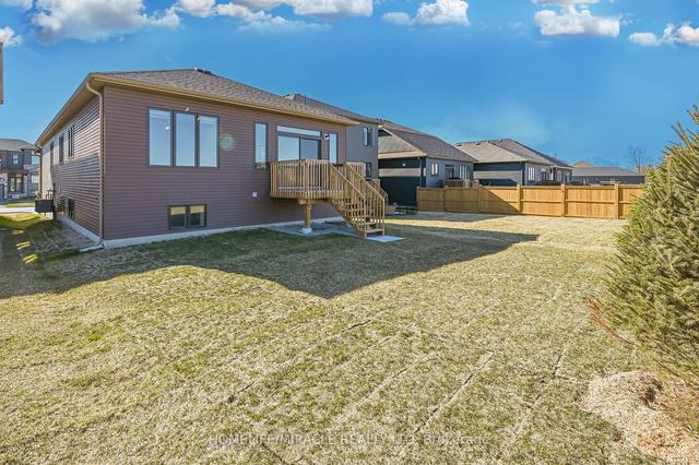 8 Beatrice Dr, House detached with 3 bedrooms, 6 bathrooms and 4 parking in Wasaga Beach ON | Image 17