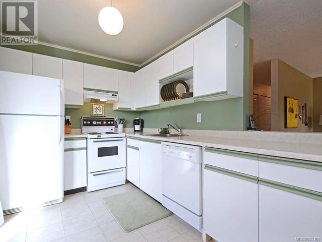 102 - 940 Inverness Rd, Condo with 2 bedrooms, 2 bathrooms and 1 parking in Saanich BC | Image 8