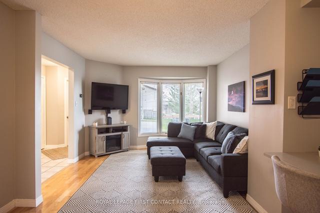 22 Carr Dr, House detached with 3 bedrooms, 4 bathrooms and 5 parking in Barrie ON | Image 3