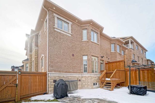 3041 Max Khan Blvd, House semidetached with 4 bedrooms, 3 bathrooms and 3 parking in Oakville ON | Image 15