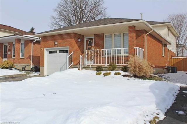 310 Newbury Dr, House detached with 3 bedrooms, 2 bathrooms and 3 parking in Kitchener ON | Image 1