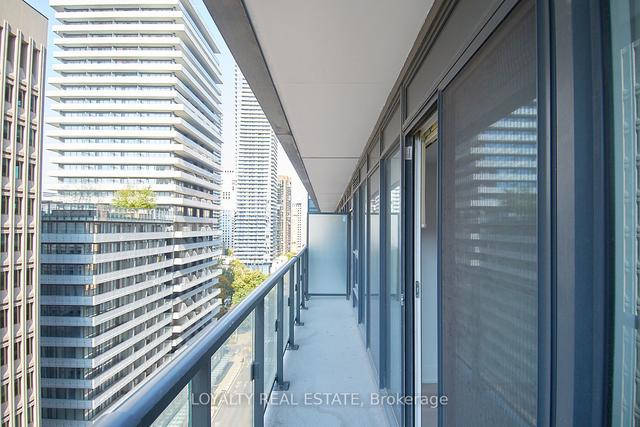 1509 - 955 Bay St, Condo with 2 bedrooms, 2 bathrooms and 1 parking in Toronto ON | Image 7