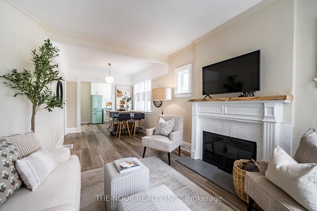 213 Broadway Ave, House detached with 2 bedrooms, 2 bathrooms and 1 parking in Toronto ON | Image 23