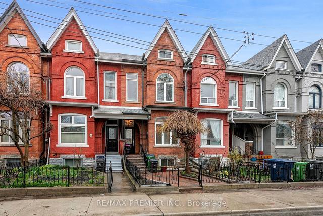 32 Robinson St, House attached with 4 bedrooms, 2 bathrooms and 1 parking in Toronto ON | Image 1