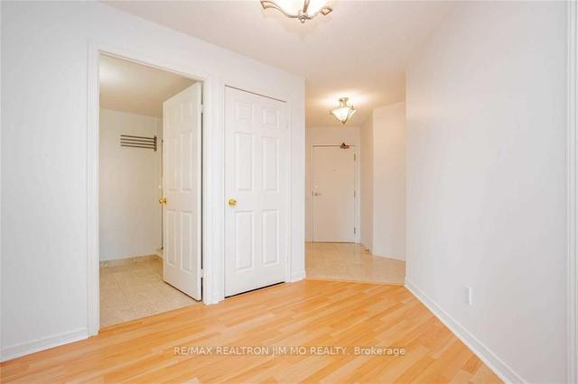 1815 - 8 Hillcrest Ave, Condo with 2 bedrooms, 2 bathrooms and 1 parking in Toronto ON | Image 3