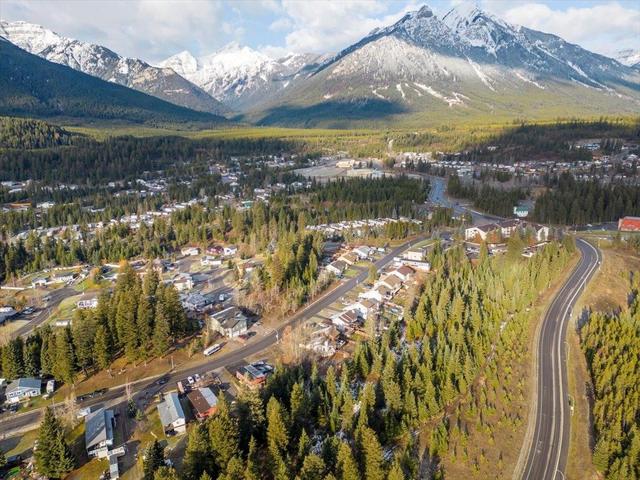 50 Cariboo Drive, House detached with 5 bedrooms, 3 bathrooms and 4 parking in Elkford BC | Image 12
