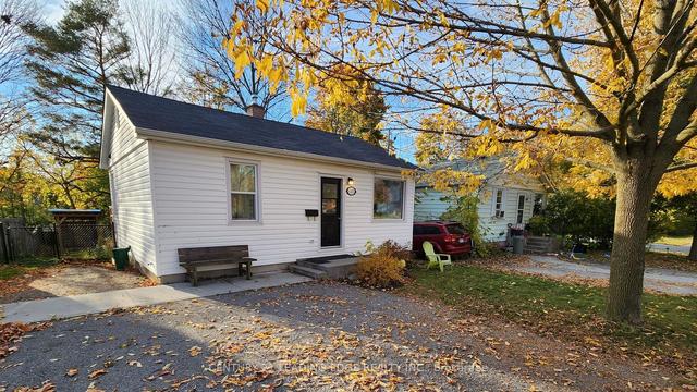 645 Beverly St, House detached with 2 bedrooms, 1 bathrooms and 3 parking in Peterborough ON | Image 1
