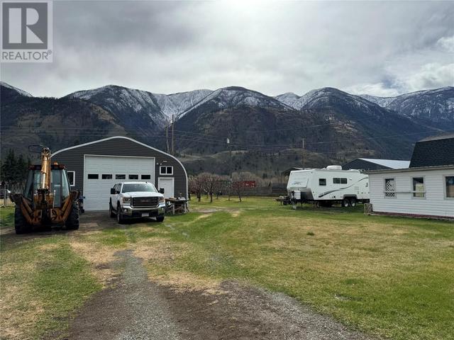 3027 Hwy 3 Highway, House detached with 2 bedrooms, 1 bathrooms and 3 parking in Okanagan Similkameen G BC | Image 6