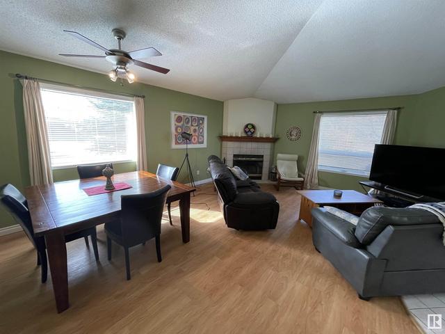 1 - 9505 176 St Nw, House attached with 2 bedrooms, 1 bathrooms and 2 parking in Edmonton AB | Image 4
