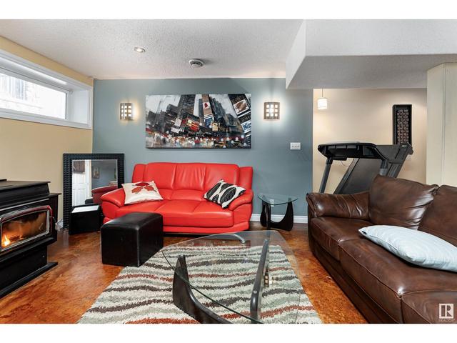 660 Crimson Dr, House detached with 3 bedrooms, 3 bathrooms and 6 parking in Edmonton AB | Image 35