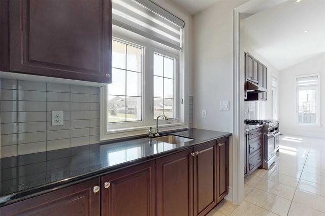 2 Virtue Cres, House detached with 4 bedrooms, 4 bathrooms and 7 parking in Vaughan ON | Image 6