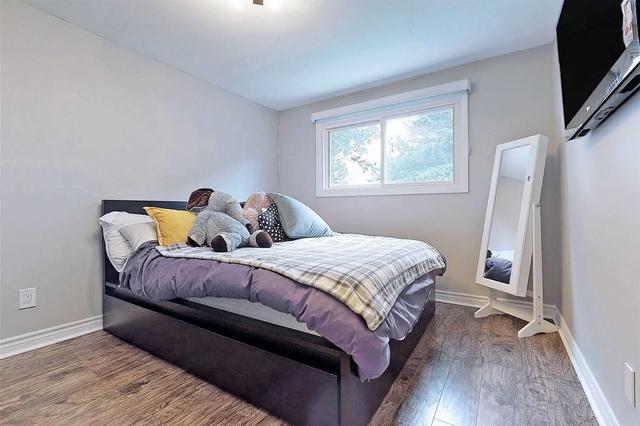 2504 Glamworth Cres, House semidetached with 4 bedrooms, 2 bathrooms and 3 parking in Mississauga ON | Image 17