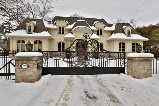 1225 Lawrence Cres, House detached with 4 bedrooms, 8 bathrooms and 16 parking in Oakville ON | Image 1