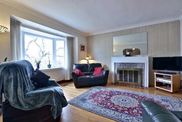 8 Thirty Seventh St, House detached with 3 bedrooms, 3 bathrooms and 2 parking in Toronto ON | Image 2