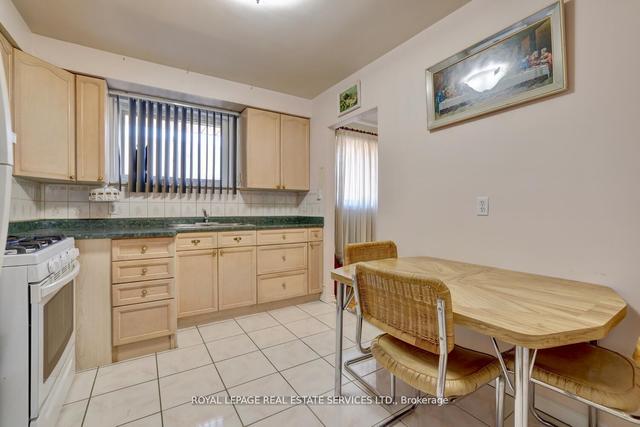 1 Midden Cres, House detached with 3 bedrooms, 2 bathrooms and 3 parking in Toronto ON | Image 20