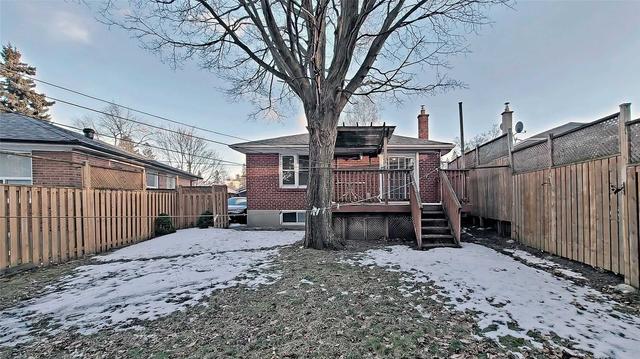 134 Confederation Dr, House detached with 3 bedrooms, 2 bathrooms and 4 parking in Toronto ON | Image 25