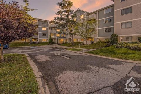 104 - 216 Viewmount Drive, Condo with 3 bedrooms, 1 bathrooms and 1 parking in Ottawa ON | Card Image