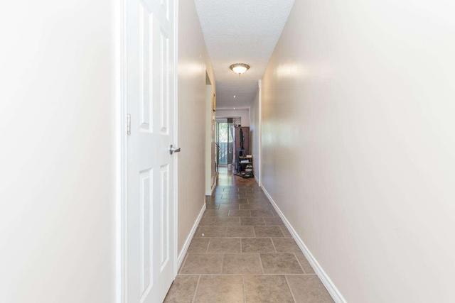 16 - 16 Foster Cres, Townhouse with 3 bedrooms, 2 bathrooms and 1 parking in Brampton ON | Image 7