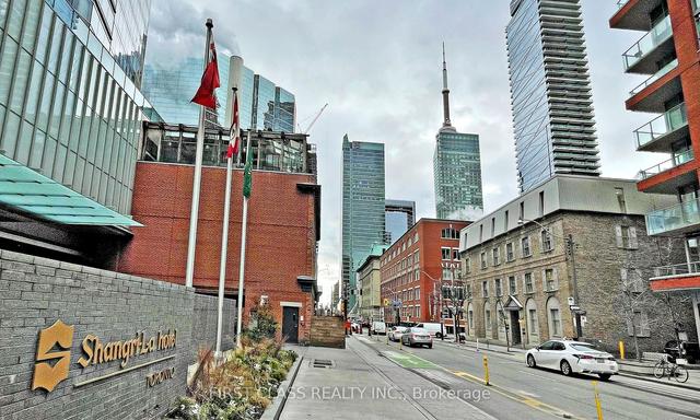 2304 - 180 University Ave, Condo with 1 bedrooms, 1 bathrooms and 1 parking in Toronto ON | Image 26