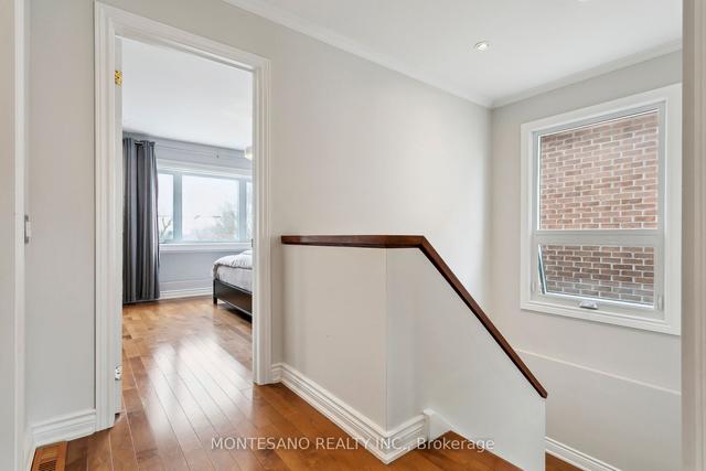 33 Lockheed Blvd, House detached with 3 bedrooms, 3 bathrooms and 4 parking in Toronto ON | Image 10