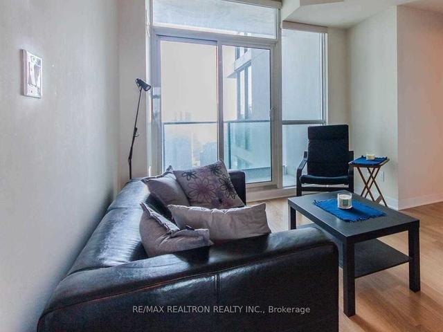 2105 - 33 Bay St, Condo with 1 bedrooms, 1 bathrooms and 0 parking in Toronto ON | Image 3