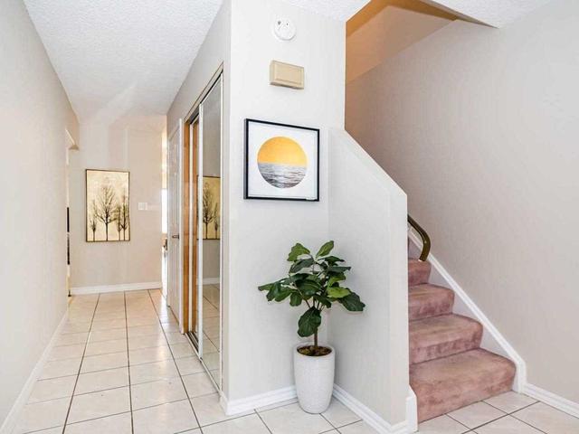 2 Parker Cres, Townhouse with 3 bedrooms, 2 bathrooms and 2 parking in Ajax ON | Image 8