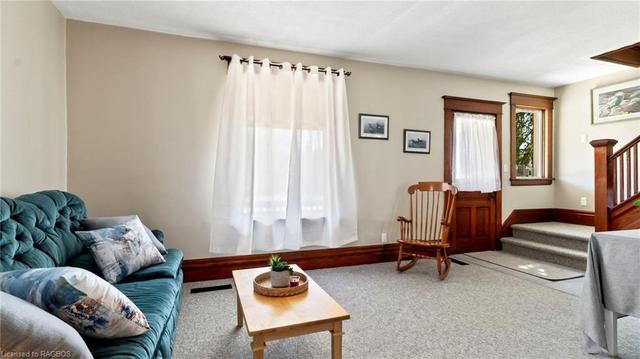 600 8th Avenue, House detached with 3 bedrooms, 2 bathrooms and 7 parking in Hanover ON | Image 3