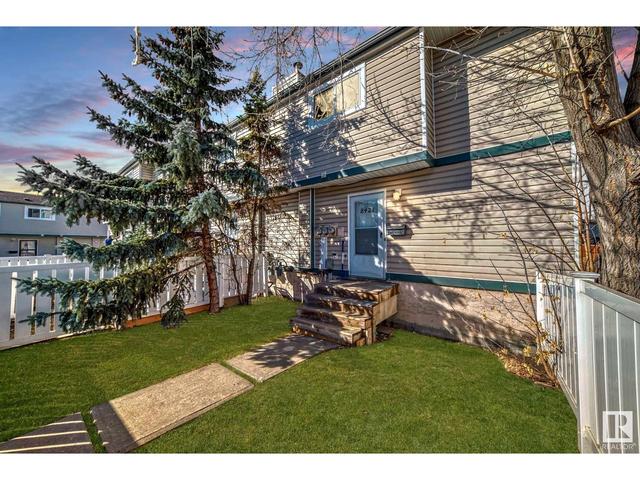 8421 29 Av Nw, House attached with 3 bedrooms, 1 bathrooms and 1 parking in Edmonton AB | Image 2